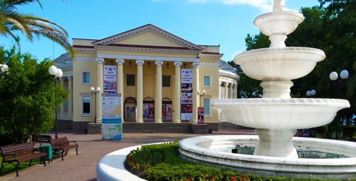 Летний театр в парке им. Фрунзе