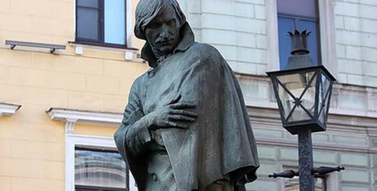Место встречи: у памятника Н.В.Гоголю