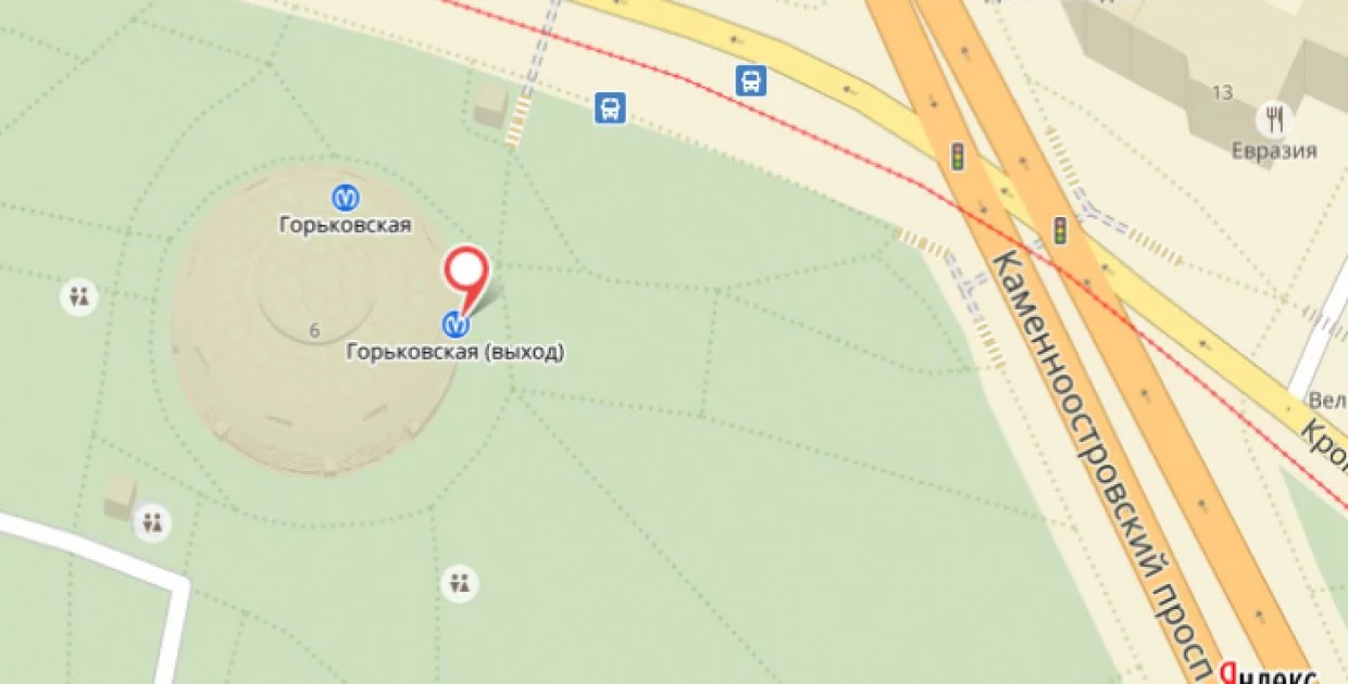 ст.м.Горьковская (у выхода из метро)