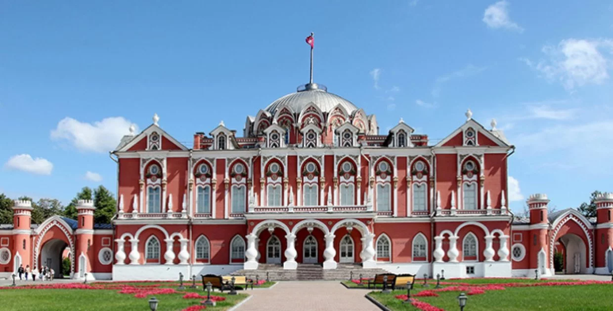 Петровский путевой дворец